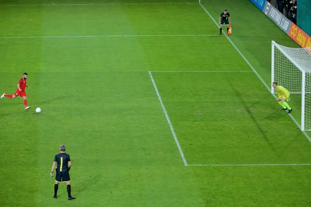 点球是球队得分最棒的体例,不过也会出现踢飞会被挡下的景象